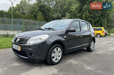 Хетчбек Dacia Sandero 2009 в 