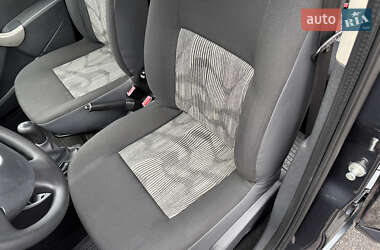 Хетчбек Dacia Sandero 2009 в 