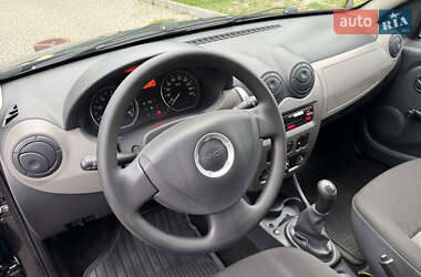 Хетчбек Dacia Sandero 2009 в 