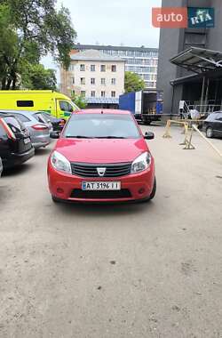 Хэтчбек Dacia Sandero 2009 в 