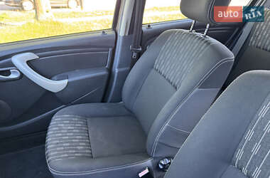 Хэтчбек Dacia Sandero 2010 в 