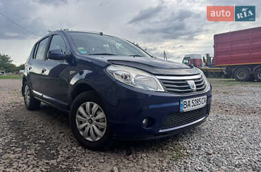 Хэтчбек Dacia Sandero 2009 в Знаменке
