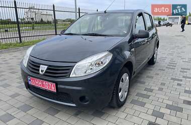 Хэтчбек Dacia Sandero 2009 в 