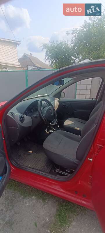 Хетчбек Dacia Sandero 2010 в Ніжині