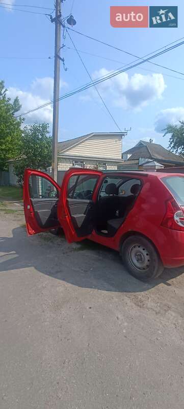 Хетчбек Dacia Sandero 2010 в Ніжині