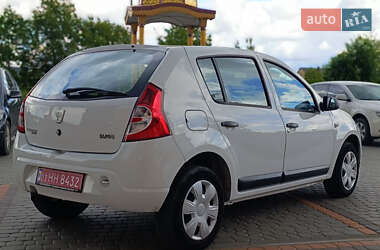 Хетчбек Dacia Sandero 2009 в 