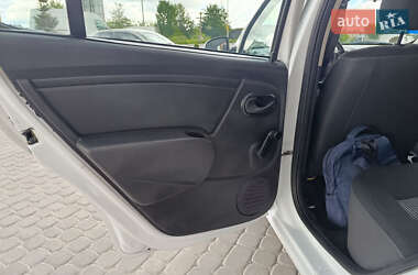 Хетчбек Dacia Sandero 2009 в 