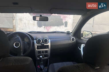 Хэтчбек Dacia Sandero 2010 в 
