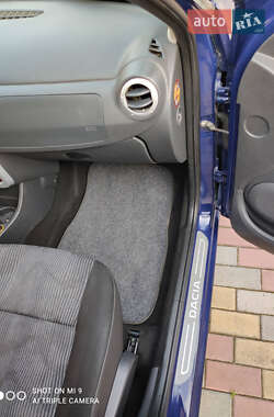 Хэтчбек Dacia Sandero 2009 в 