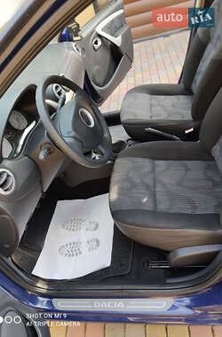 Хэтчбек Dacia Sandero 2009 в 