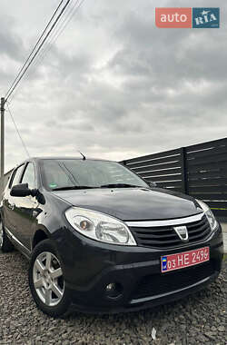 Хэтчбек Dacia Sandero 2008 в Луцке