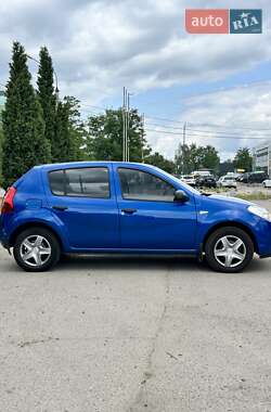 Хетчбек Dacia Sandero 2009 в 