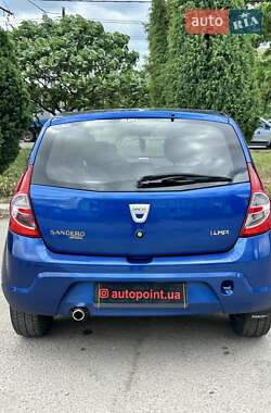 Хетчбек Dacia Sandero 2009 в 