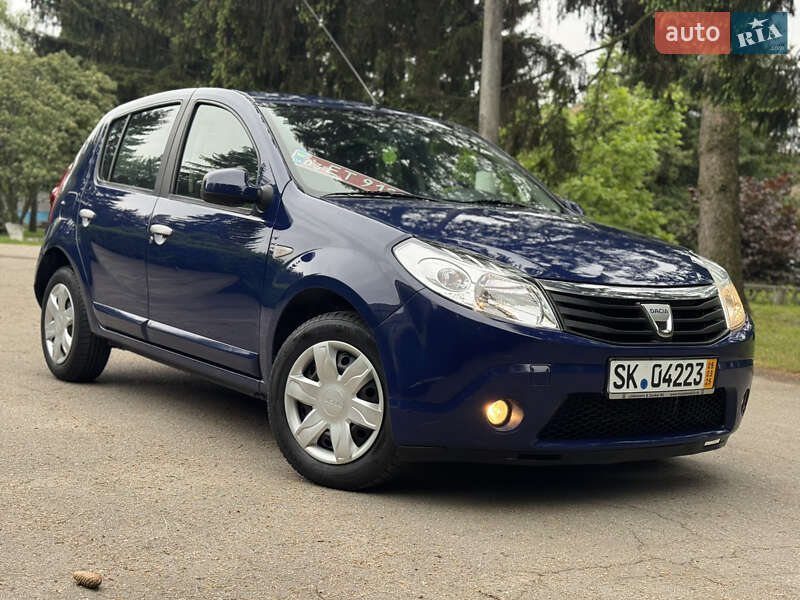 Хэтчбек Dacia Sandero 2010 в Умани
