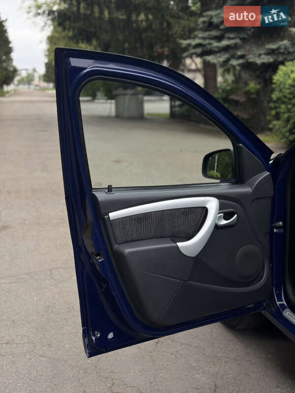 Хэтчбек Dacia Sandero 2010 в Умани