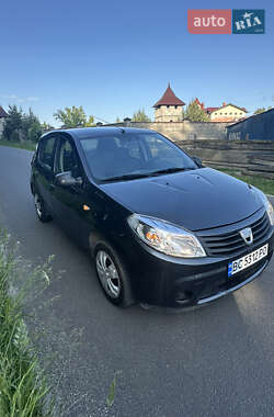 Хетчбек Dacia Sandero 2010 в 