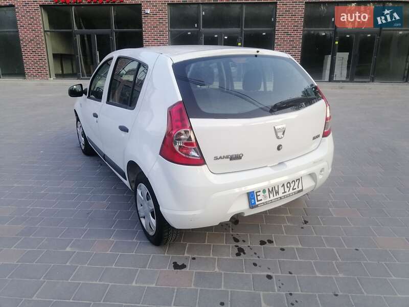 Хетчбек Dacia Sandero 2009 в Тернополі