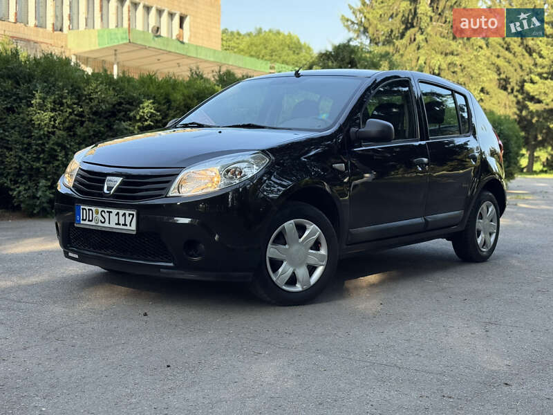 Хэтчбек Dacia Sandero 2010 в Умани