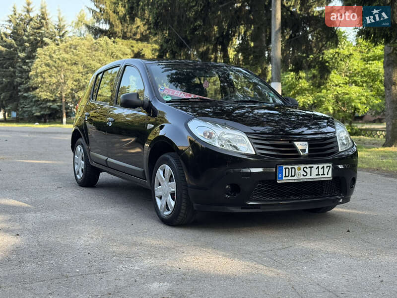Хэтчбек Dacia Sandero 2010 в Умани
