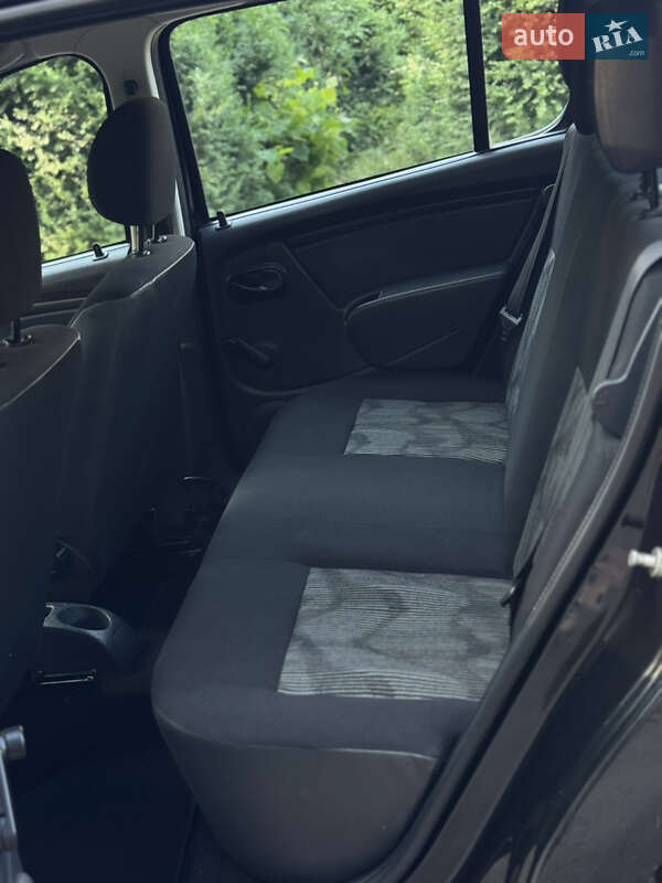 Хэтчбек Dacia Sandero 2010 в Умани