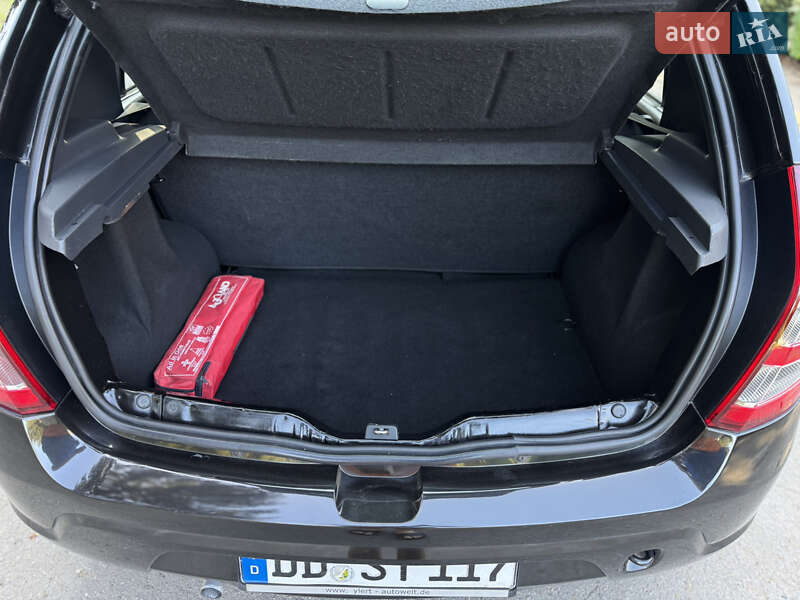 Хэтчбек Dacia Sandero 2010 в Умани