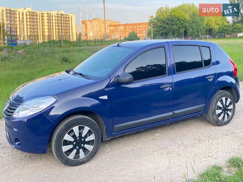 Хэтчбек Dacia Sandero 2009 в Виннице