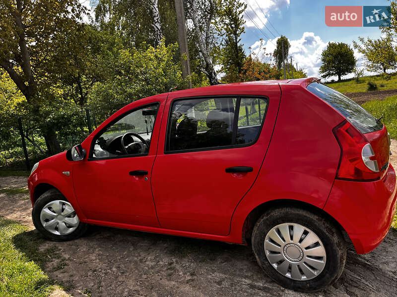 Хетчбек Dacia Sandero 2009 в Рівному