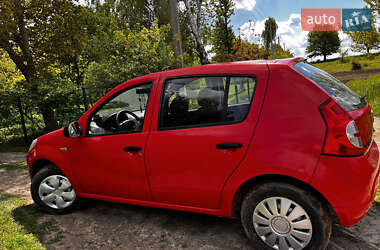 Хэтчбек Dacia Sandero 2009 в 