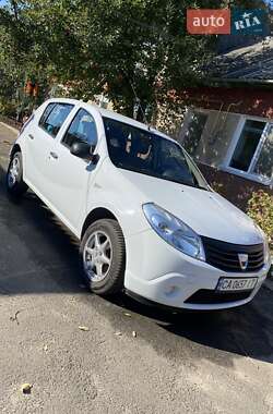 Хэтчбек Dacia Sandero 2009 в Смеле