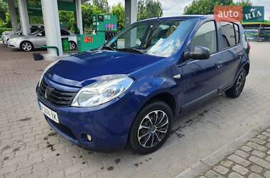 Хэтчбек Dacia Sandero 2008 в Ровно