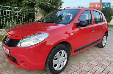 Хэтчбек Dacia Sandero 2009 в Хороле