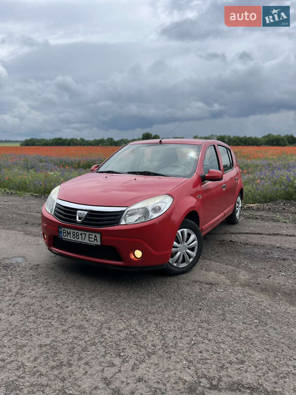 Хэтчбек Dacia Sandero 2008 в 