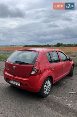 Хэтчбек Dacia Sandero 2008 в 