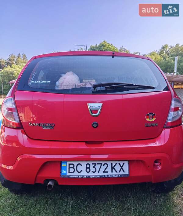 Хэтчбек Dacia Sandero 2009 в Золочеве