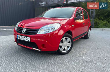 Хэтчбек Dacia Sandero 2009 в Ровно