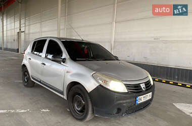 Хэтчбек Dacia Sandero 2010 в Ровно