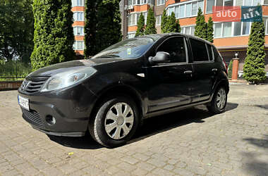 Хэтчбек Dacia Sandero 2012 в Львове