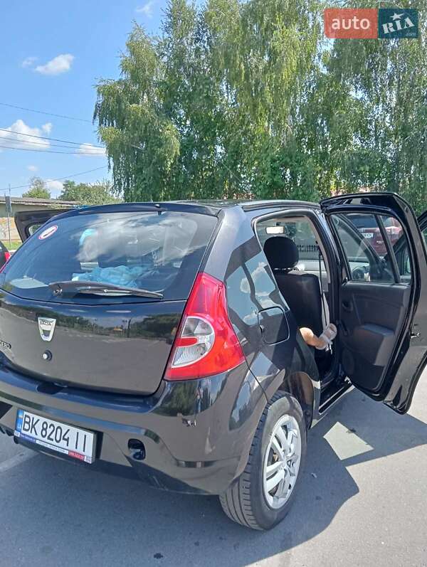 Хэтчбек Dacia Sandero 2012 в Ровно