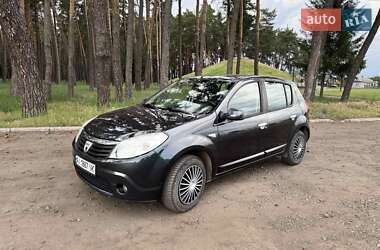 Хэтчбек Dacia Sandero 2010 в Лебедине