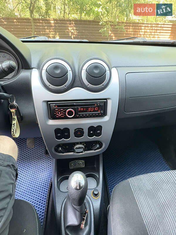 Хэтчбек Dacia Sandero 2010 в Запорожье