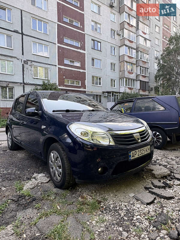 Хэтчбек Dacia Sandero 2010 в Запорожье