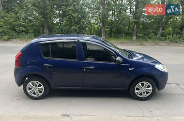 Хэтчбек Dacia Sandero 2009 в 