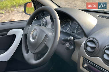 Хетчбек Dacia Sandero 2009 в 