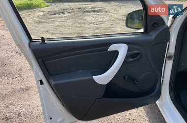 Хетчбек Dacia Sandero 2009 в 