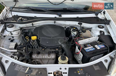 Хетчбек Dacia Sandero 2009 в 