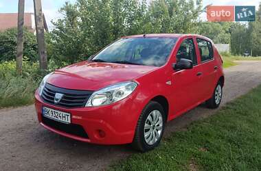 Хэтчбек Dacia Sandero 2009 в Мене