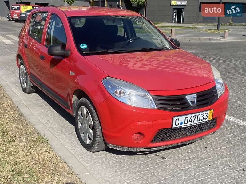 Хэтчбек Dacia Sandero 2009 в 