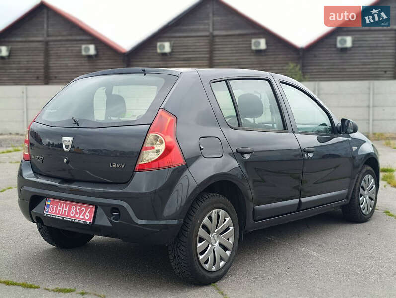 Хэтчбек Dacia Sandero 2009 в Виннице