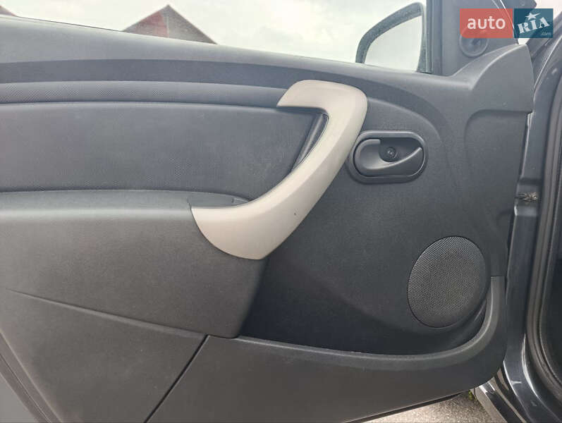 Хэтчбек Dacia Sandero 2009 в Виннице