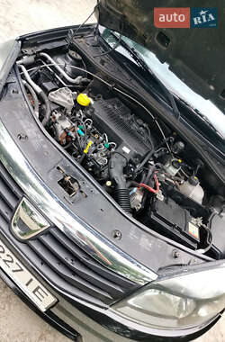 Хэтчбек Dacia Sandero 2009 в 